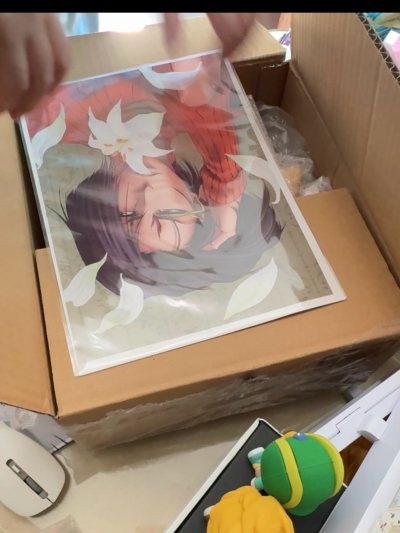 收到了通过挖煤姬代切软件购买的死神周边：日历，卡片，海报和书签。下单时加购了基础加固服务，打包果然很到位——硬纸板支撑+气泡袋分层填充，开箱后所有谷子都完好无损，完全没有压痕或磕碰。这次走的EMS运输也很给力，10天左右就安全送到家了。整体包装稳妥可靠，商品保护得非...