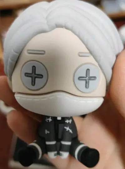 第五人格手办做工精细，人物形象高度还原游戏角色，服饰纹理和面部表情都栩栩如生。包装也很用心，能很好保护手办。很满意这次购物。