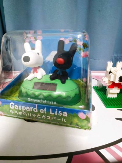 今回到着したのは、Gaspard et Lisa（ガスパール エ リサ）のソーラーカーオーナメントです。
某プラットフォームで偶然見かけて、とても可愛らしいと感じたのですが、ここで見つけられるとは思わなかったです。
メロンブックス（煤炉）のオークションに初めて参加し...