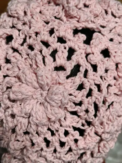 被挖煤姬的购物体验狠狠圈粉！蹲了好久的日系复古帽终于到手，软糯质感和版型完全戳中预期，圆脸戴也超显脸小～ 平台操作太友好，日文一键翻译，不用猜详情，还能领优惠券省差价，支付方式也灵活。
 
物流比想象中快，一周左右就签收，包装用了超厚气泡膜，帽子完全没变形。入库...