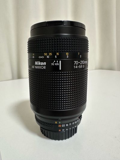 今天淘到的是佳能的28-70，传说中锐度非常高的一个头，成色外观看着还可以，就是镜片肉眼可见有一点霉，不过这个价格这个质量已经非常不错了