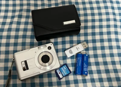 很少买卡西欧的相机！拿到手十分满意，相机设计也很精美，拍照很好看，意想不到的体验超级开心！下次还会购买的！感谢挖煤姬提供的平台！