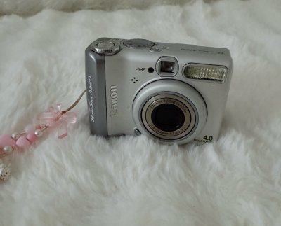 这一次又买了佳能的小面包机，特别开心超级幸运的呀！特别可爱，已经买到了很多这系列的了！拿到手包装依然很好！包装的很仔细！机子没有任何损坏！很满意