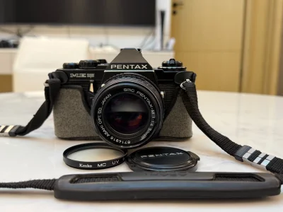 宾得胶片机，这台很好看，功能性能很强大，就是有通病，容易卡快门，这台也有，还好容易恢复维修，快递物流很快，加固包装我真喜欢，包装好，给力