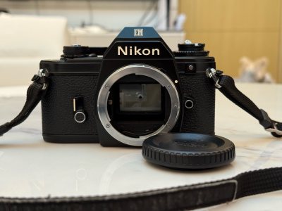 有时候这种胶片机也很好用，小巧，轻便，带出去很轻松，也很出片，擦一擦就很新，物流很快，最快的是邮政，包装也很好，很给力，很好的购物体验