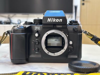 尼康自动对焦的旗舰机，很适合男生很霸气，特别好用，功能好，还能腰屏取景，仪式感拉满，买到喜欢的东西真的很开心，物流给力，还有这种很重的机器，加了加固包装，特别好，一点儿都没有摔坏