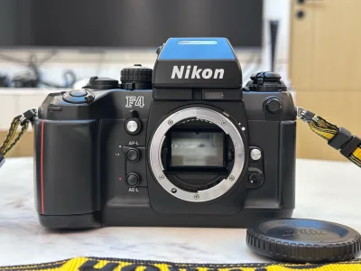 尼康自动对焦的旗舰机，很适合男生很霸气，特别好用，功能好，还能腰屏取景，仪式感拉满，买到喜欢的东西真的很开心，物流给力，还有这种很重的机器，加了加固包装，特别好，一点儿都没有摔坏