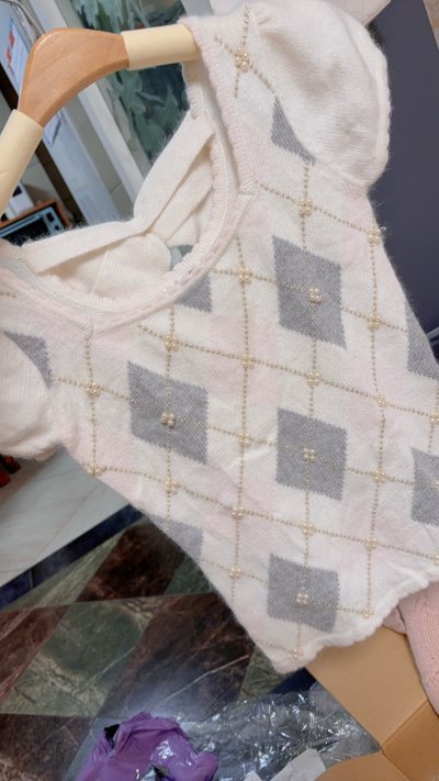 很好的购物平台，代购的速度是很快的，这一点让人很安心。合单我选择小航空运输的方式，这样速度很快，比海运快很多。收到的衣服也很好，符合卖家的描述，希望大家都来使用挖煤姬～