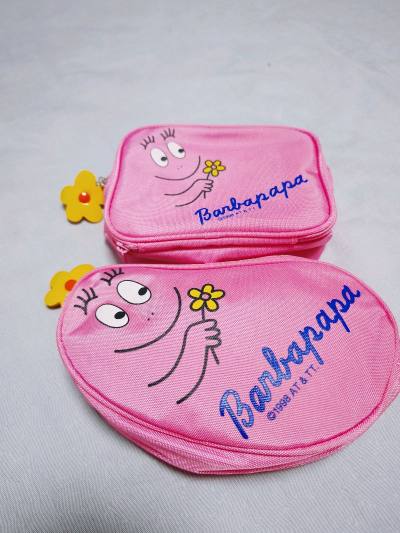 長い間楽しみにしていたバーバパパ
ついに今日届きました！
これは私が初めてヤフオク!に参加したもので、
同じデザインの四角いバッグと異形のバッグを見つけました。
競りの過程はとてもドキドキして、
何度も落札できないかと思う場面もありましたが、
幸いラストチャンスに落...