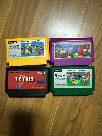 这次到货的东西有很多，fc卡带读取都正常，成色也很好！又抢到一张价格不错的生化危机历代记。然后就是压轴的ngc版维罗妮卡版本，真的新！