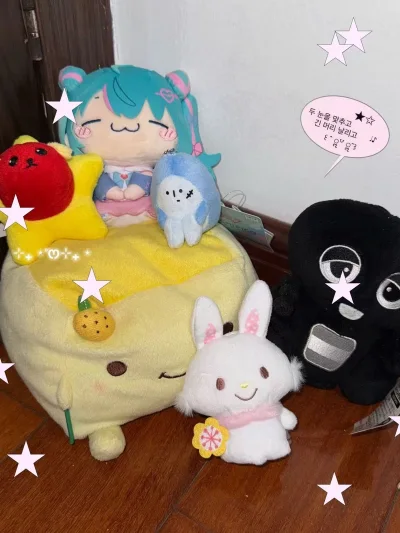 被日系毛绒种草好久，果断在挖煤姬下手切了！物流更新及时，包装严实。拆开瞬间被治愈，许愿兔软乎乎像云朵，初音公仔花纹精致，每只都绒毛顺滑、细节满分。从蹲货下单到拆箱撸娃，全程丝滑无踩雷，这波拔草超满足！
