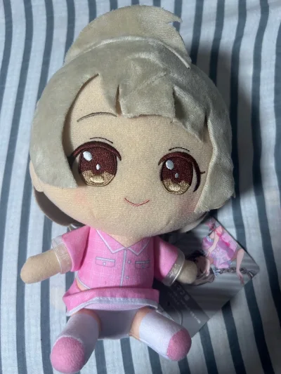 作为二次元党，挖煤姬简直是囤周边的宝藏APP！这次瞄准了绝版动漫玩偶和限定色纸，平台界面简洁，日文详情一键翻译，新手也能轻松上手。对比多家卖家后，选了成色标注清晰的中古玩偶和色纸，下单后坐等商品入库，合箱操作超方便。
物流果断选竹蜻蜓专线，性价比超高还包税，完全...