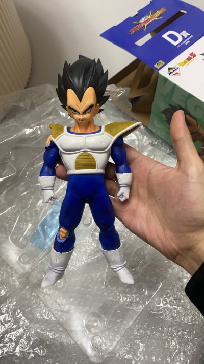 这么多次购物下来，没有一次出现箱子有严重变形或者压痕，必须表扬日本那边的打包水准！当我拆开实物上手盘的时候，哪怕现在价格还是高居不下很贵，但我觉得值了，这就是贝爷给我带来的快乐！模型很棒，虽然整体涂装略差了点意思，但是瑕不掩瑜！后续也准备找手艺人重新上个色嘿嘿。