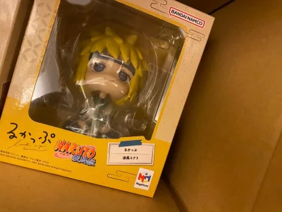 当得知在挖煤姬购买的东西即将到达时，心中满是期待。每天都在关注物流信息，想象着收到包裹的那一刻，那种惊喜难以言表。从包裹的外观来看，它被包装得很仔细，外层的纸盒没有明显的破损，这显示出卖家的用心。