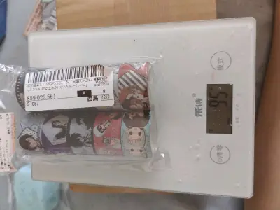 新媒体还蛮不错的，但就是买的东西其实都还蛮丑的，但周边性质嘛，确实也不能使用，然后就不得不夸一下这个打包真的绝了