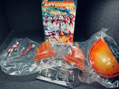 开箱的瞬间我就知道，这钱花得值！这款手办的细节简直到了“变态”的程度。眼睛的印刷层次分明，瞳孔里的高光和渐变色让角色仿佛活了过来，眼神非常传神。衣服的褶皱处理得非常自然，阴影涂装增强了立体感，甚至连蕾丝花边、皮带扣这种小地方都一丝不苟。