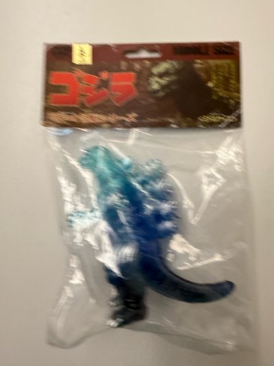 第九十五单，完善了怪兽名鉴的收藏，一套未拆的赛文初代名鉴，还有苦求多时的初代第一弹隐藏。另外一个稀有款是的CCP哥斯拉