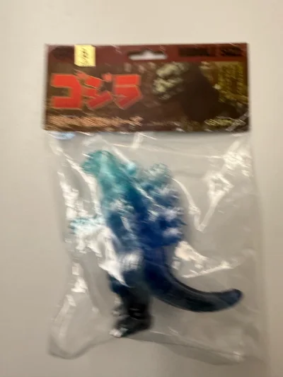 第九十五单，完善了怪兽名鉴的收藏，一套未拆的赛文初代名鉴，还有苦求多时的初代第一弹隐藏。另外一个稀有款是的CCP哥斯拉