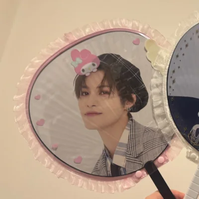 赶着看演唱会，紧急切了，运回也特别快，扇套是折叠运回的，很省空间和邮费
现在快递审核速度真的都还不错，不忙的时候时效很满意
快递包装也很安心，箱子完全可以再多次利用