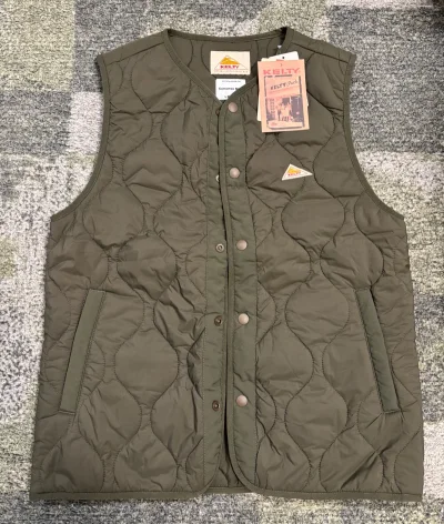 最近广州快入冬了，一直想购置一些冬装。之前在xhs刷到过这条裙子，一眼爱上，但国内买不到，所以抱着试一试的心态下载了挖煤姬，没想到运气爆棚！挖到这一套全新带吊牌的美衣！！！虽然被税的时候心很痛，但看到衣服之后感觉一切都值了哈哈哈哈哈哈