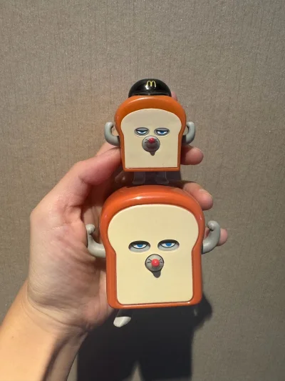 小哭包kaiji真的太可爱啦！墓场画廊忘记买的立牌煤炉便宜捡漏～一番赏的美丽小垃废物骏河屋淘再适合不过了～麦当劳的面包小偷跟之前扭到的款式绝配！