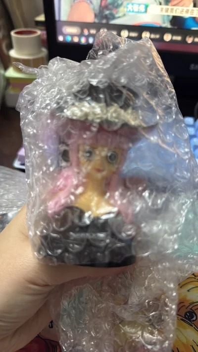 超帅的dpcf火枪手路飞和西部牛仔罗宾，绝版p社老物，虽然是拆摆的，但状态还是很好的，很帅喔！还买到了佩罗娜头雕，大满足