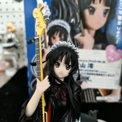 黑长直还是得吃，两种替换脸我觉得很不错，整体姿势设计的非常灵动，细节也做得很到位，一如既往的是蓝白碗。非常感谢挖煤姬让我淘到了心仪的手办，祝挖煤姬越来越好