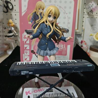 老实说这个阿尔塔的大小姐，各方面设计都挺不错的，涂装渐变自然，配件电子琴细节做的很真，人物姿势自然，跃动飞起的金发，轻灵跳动的指尖，躬身摇曳的裙摆，其实表情也是比较传神，就是感觉面雕整体不太像，唉也有可能是我拍的问题，话说为啥这个系列为啥只有梓喵有替换脸还是猫耳，再...