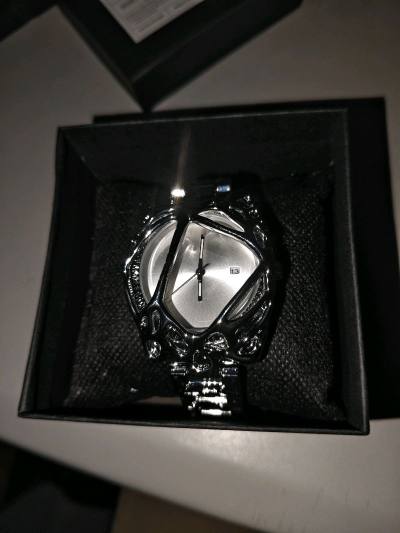 发货速度极快。商品种类超丰富，从动漫周边到美妆好物，只有想不到没有买不到。界面简洁易上手，下单秒切，完全不怕心仪好物被抢。还有各种优惠券、积分抵扣
避免了人与人之间不必要的交流，非常好的代购软件，可以进行单机购物，快递选取种类多样.
商品种类繁多，覆盖了各个消费层次...