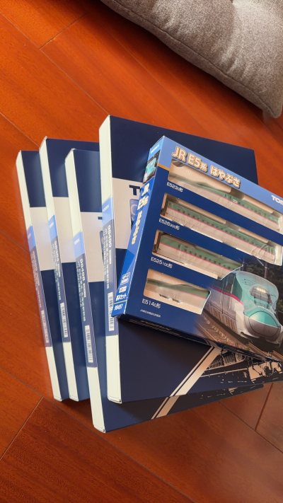 第一次使用任意门的雅虎日拍 经过激烈的出价后以非常实惠的价格拍到了两组TOMIX新干线 然后非常迅速的发货 安全的送到了国内 非常赞！