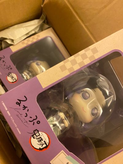 在挖煤姬上买的手办质量非常好，包装盒四角尖尖真的很喜欢，就跟新的一样商品完全超出期望，国际物流发货速度非常快，包装非常仔细，都有泡泡纸。物流公司服务态度很好，配送速度很快，很满意的一次购物！价格也很有性价比。主要是竹蜻蜓快递到手速度非常快！