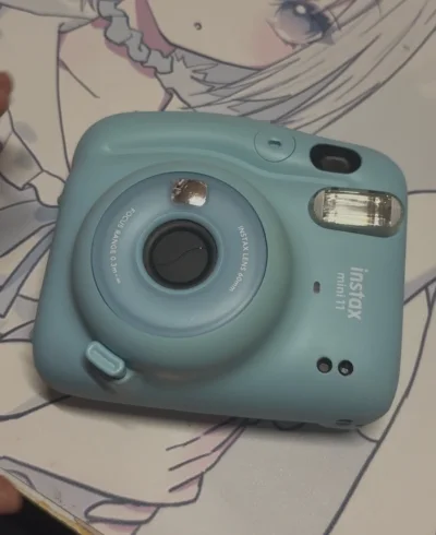 期待已久的拍立得mini11终于到啦，测试了一下功能，没有什么问题，电池仓也很干净，主要是从下单到手就用了十二天，比想象中快很多