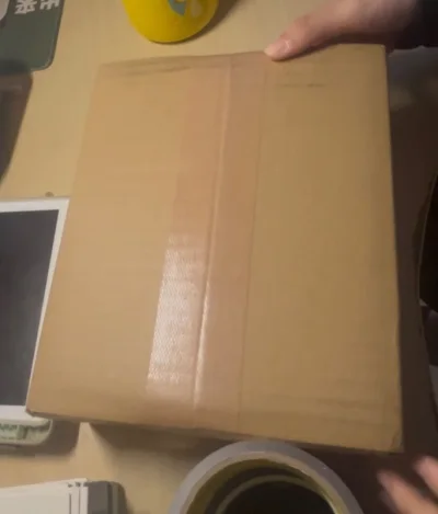 第四次切煤了！从最开始买不到谷子被迫切煤到现在沉迷于在煤炉捡好价）感觉变化了很多呢，这次切的是强风吹拂的挂件，很可爱的走！而且yhm包装也不错www没有什么瑕疵，工作人员也帮我缠上了很厚的泡沫，发过来的时候是一个很严实的箱子呢，总之非常赞！还会继续用下去的。