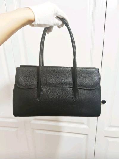 这次买的通勤包太实用了！物流速度一如既往地稳定快速。包装完整，防震做得很好。包包是99新的，几乎找不到使用痕迹，容量大且轻便。海淘了多次，这家的服务和品控始终是顶级的，非常满意。