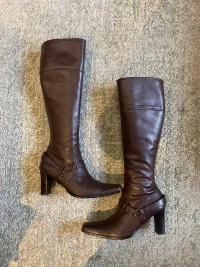 这次淘到了很美的的靴子和凉鞋，质感和成色都很好，包装也很好，合单后虽然拆箱了，但是保留了最后一层，没有把鞋子完全裸露在外，希望可以保持这样。