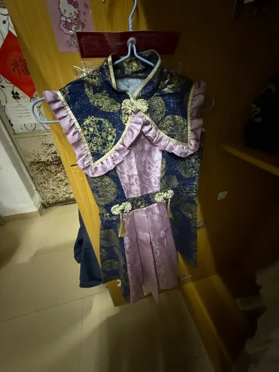 衣服都很完好 打开味道也是香香的 完全没有二手的痕迹 要不是看点带坏了我还以为是全新的！而且衣服也叠得很整齐 物流也还蛮快的！一周就到了j