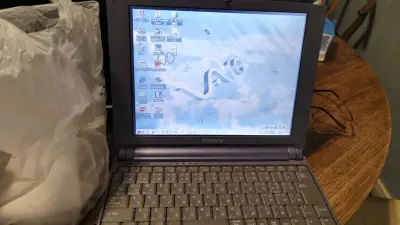 真的很好看啊！！！除了运费有点贵hhh电脑真的很好用，而且还是原版系统，卖家也是诚实啊！！喜欢喜欢，下次继续用！