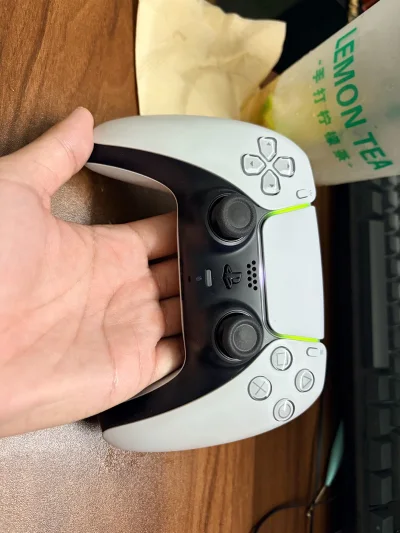 挖煤姬十一月好物开箱| 我的日淘分享。
这次通过挖煤姬顺利拿下想换的ps5手柄了，原先的ps5手柄漂移了，现在在挖煤姬淘到了正版低价的PS5手柄，好耶！收到实物后超出预期，又可以爽玩游戏大作了！这次选择了挖煤姬的竹蜻蜓，打包严实，发货速度快，快递一路畅通，到的很快，...