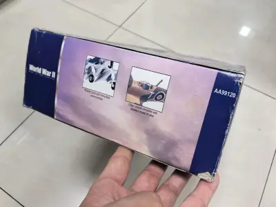 无比巨大的地台模型，上海海关的放行速度很快，当然前提是要赶紧补税?
这款地台可是多年前的梦想，飞机就做得相对比较一般，毕竟是多年前的水平。