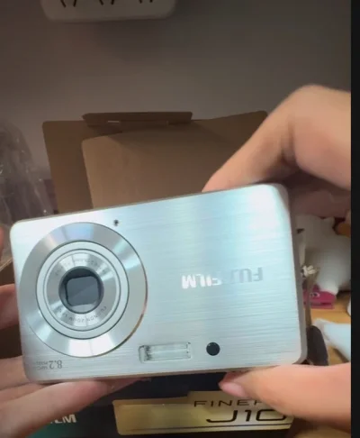 作为复古相机爱好者，蹲了好久终于在挖煤姬拿下富士J10，从下单到上手全程惊喜拉满，必须来好好分享这份日淘快乐！

先夸夸挖煤姬的平台体验，操作真的对新手超友好。页面筛选功能很精准，我直接勾选“富士J10”“功能正常”“外观A级”，很快就刷到心仪的卖家。商品详情页图文...