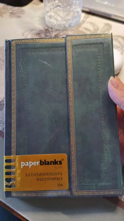 非常美的本子刷到果断下手，真的有jade的感觉，日标也比较完好。包装超级好，购买方便，加上运费也比直接在国内平台入手便宜不少。