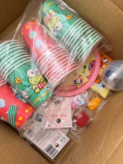 操作简单，用户体验好，APP界面简洁直观，从拍照、描述商品到定价、发货，整个流程设计得非常顺畅。“智能定价”功能可以自动帮你根据市场情况逐步降价，促进销售。安全保障（相对于线下和纯私聊交易）交易款项由平台托管，买家确认收货后，卖家才能收到钱。这在一定程度上防止了诈骗...