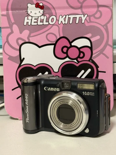 买到好价的ccd了！超级喜欢，还有反转屏幕能自拍，成色也好！开心！！快递也很快！跟卖家描述的一样，包装的也很好！超级满意！