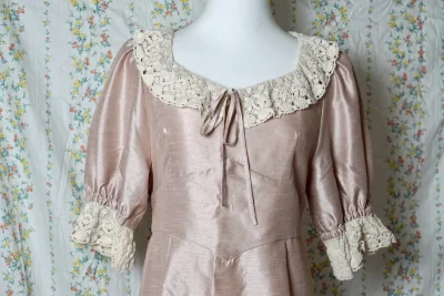 又淘了一波漂亮的衣服和包包，这次选择了海运，很快，不到二十天就到了啦~衣服包包状态还可以，合单时快时慢，希望能改善~整个使用过程很方便快捷！点赞！