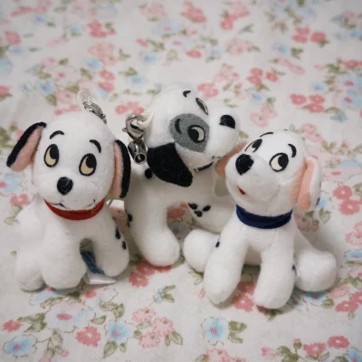 交易的很愉快，三单一起发货，选择的小件航空，20天收到的。斑点狗非常可爱 ，买家包装的很好寄回包装的也很严实～