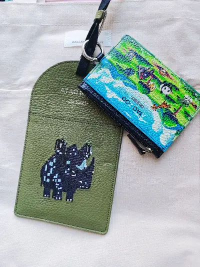 今回、ATAO KOBEの「Zooシリーズ」のスマホバッグとカードケースを購入しました。
サイのデザインがどこかおどけた感じで、とても可愛らしいです。
カードケースにはさらに全ての動物デザインが集まっており、
青い空と緑の木々と組み合わせると、非常に調和の取れた雰囲...