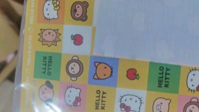 Kitty中古海淘小信封太多太多了。选的眼花缭乱。太开心了。希望有越来越多的Kitty粉丝感受到这份快乐！