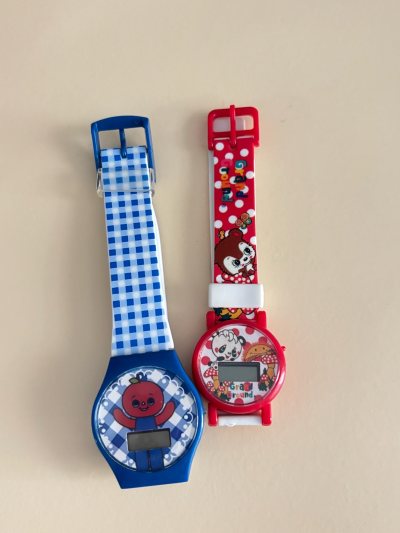 刷到了很萌的小手表，价格也很香，像这种带电池的商品，选择海运也是完全没有问题嘟！入坑森林贝儿的场景，起手先买了一个双层大房子，还有mini小屋子，包装很好毫无运损，很满意的购物！