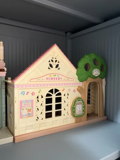 这波买的都是森林贝儿的场景了，有些绝版的小房子只有日淘才能入手，一口气买了五件，基本都是全新未使用，还买到了心心念念的幼稚园。太喜欢了！！海运运费也很便宜，时效也蛮快的～会继续使用