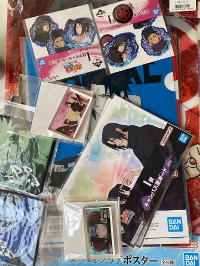 不错的切煤体验，从申请合单到收货大概半个月左右，切了很多文件夹，东西都没有什么损坏，唯一有点不太美妙的是有两张塑料海报可能是为了节省箱子的体积，被弯着发货了，拿到手有些轻微折痕???
不过是第一次收到yhm赠送的小赠品啊???
美味的波骨小贴纸又又又又+1
因为自己...